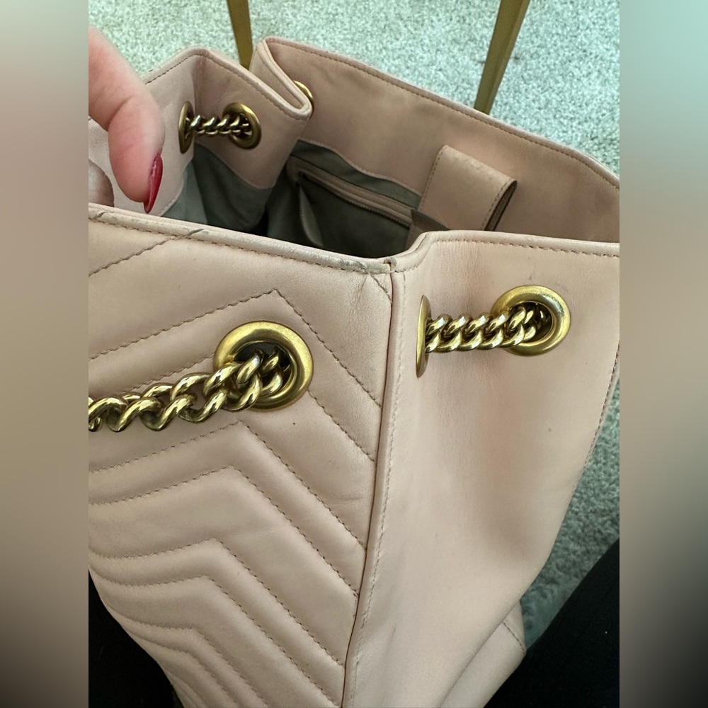 Well worn but beautiful Pink Gucci Purse - Picture 8 of 16